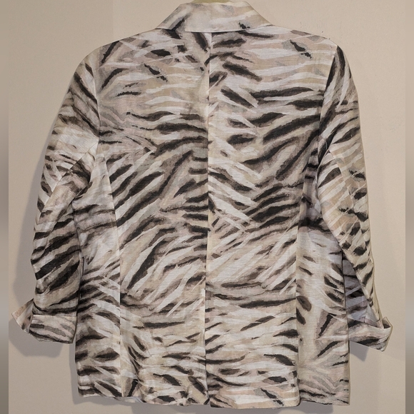 š„FINALš„Chico's Zebra Print Blazer - Picture 4 of 8